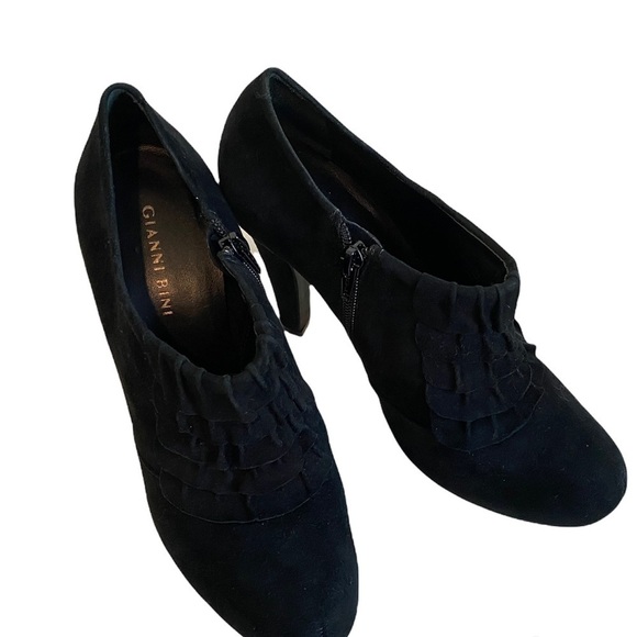 Gianni Bini Tula Hidden Platform Booties Heel Shoe Black Suede Sz 8.5 Ruffle - Picture 6 of 12